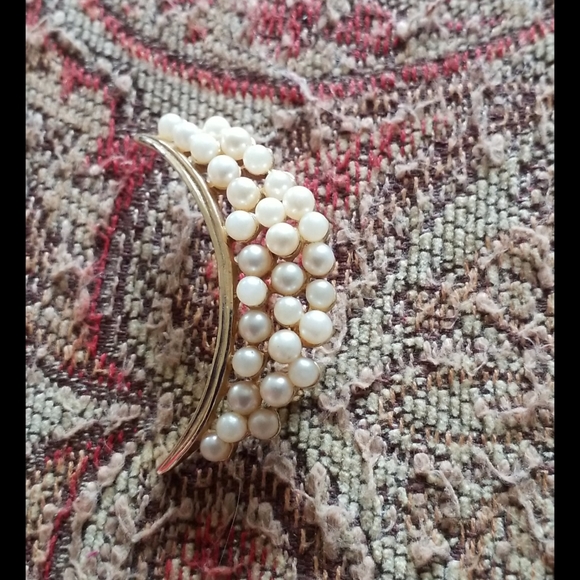 Pearl Crescent Goldtone Brooch Pin - Picture 6 of 16